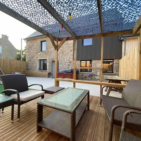Holiday home Dans Un Hameau Breton - 10 Personnes Saint-Jean-Brevelay